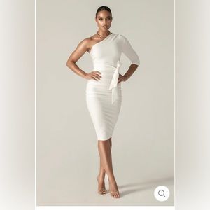 Dolly Elegant Bodycon dress in Off White.  Size Small, Item Runs Large. NWT